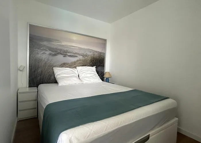 Elegance Sea View With Swimming Pool דירה פרונטיניאן